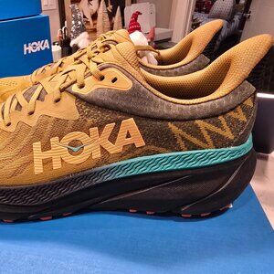 Hoka One One Challenger ATR 7 1134497-HLC Honey Black Sneaker Mens Size 12 D NEW